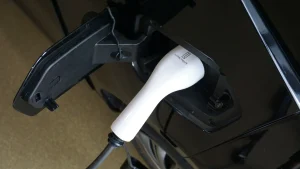 elektrische brommobiel opladen